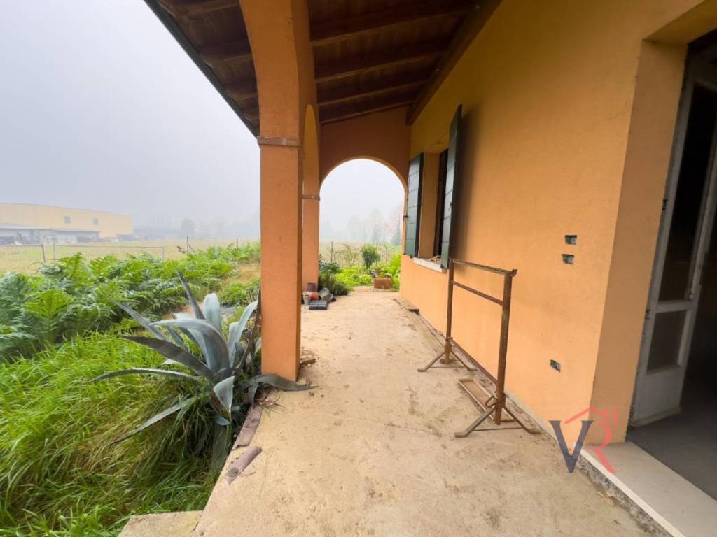 casa indipendente in vendita a Dello
