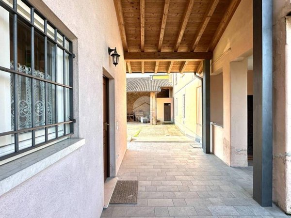 casa indipendente in vendita a Dello