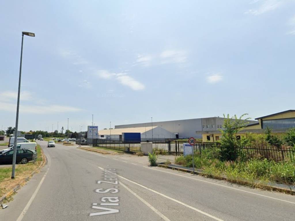 locale commerciale in vendita a Dello