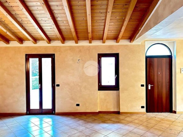 casa indipendente in vendita a Dello