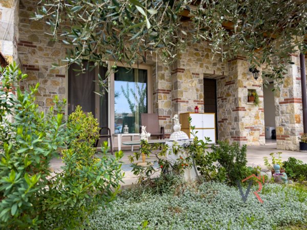 casa indipendente in vendita a Dello