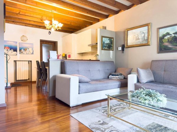 casa indipendente in vendita a Dello