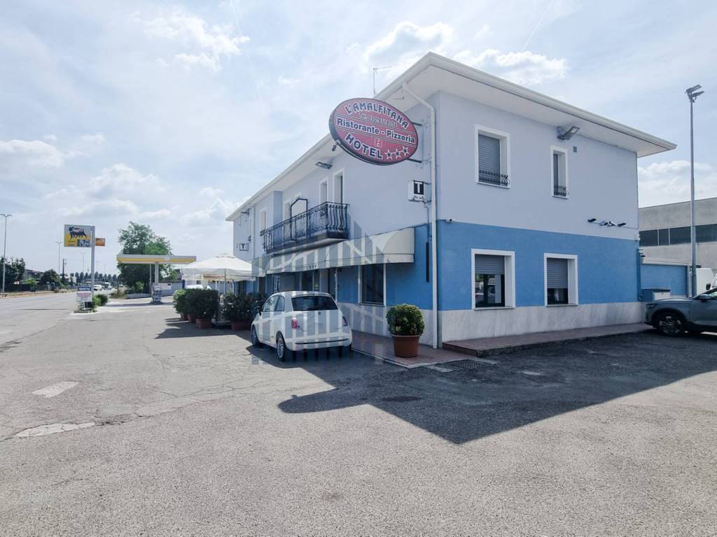 negozio in vendita a Dello