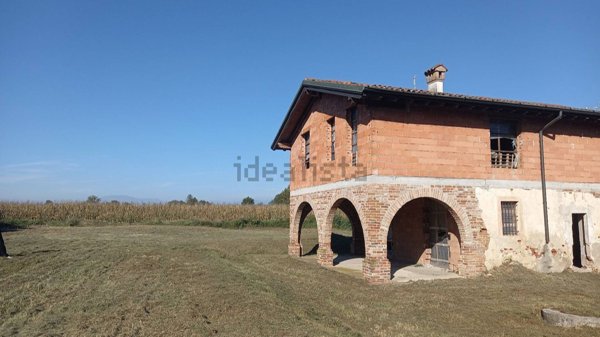 casale in vendita a Dello