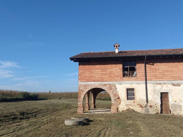 casale in vendita a Dello