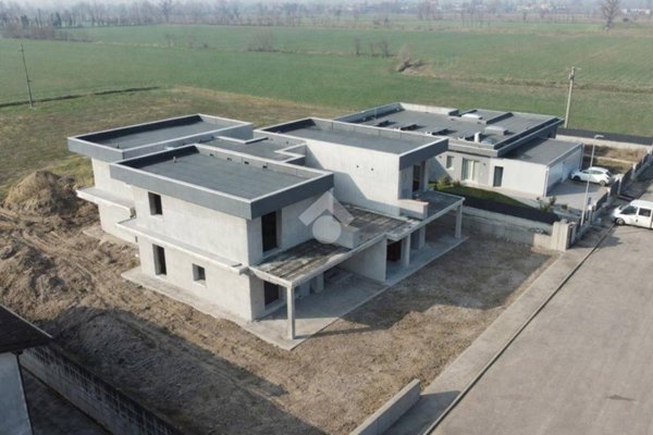 casa indipendente in vendita a Dello in zona Corticelle Pieve