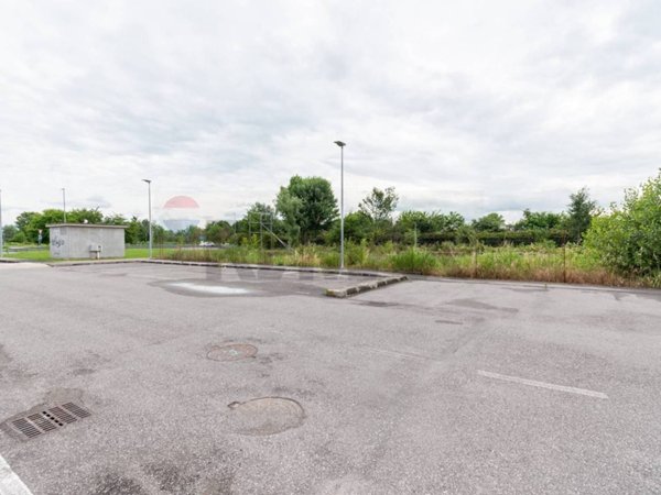 terreno edificabile in vendita a Dello