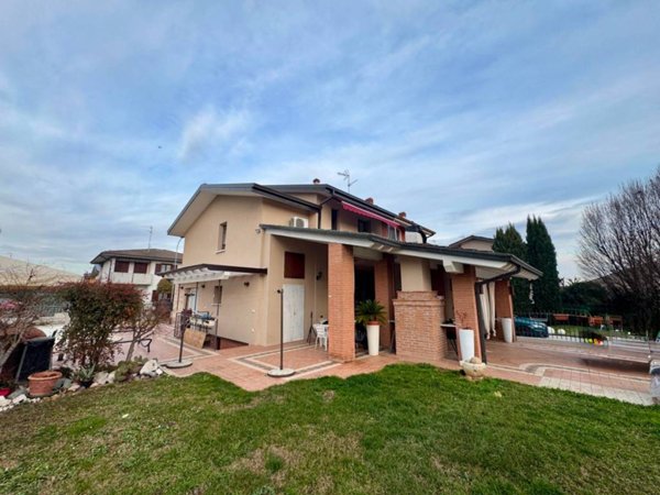 casa indipendente in vendita a Dello in zona Corticelle Pieve