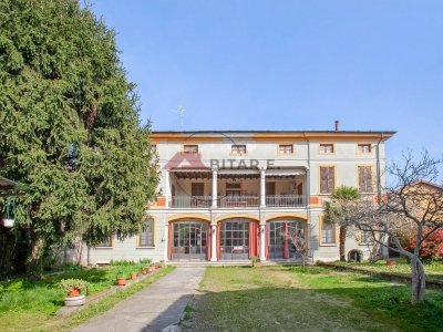 casa indipendente in vendita a Dello