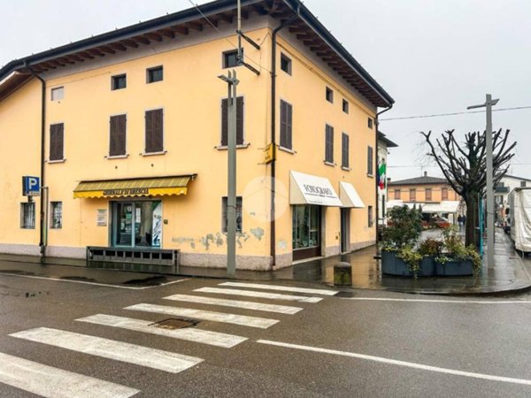 negozio in vendita a Dello