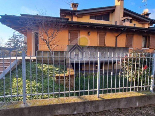 casa indipendente in vendita a Dello in zona Corticelle Pieve