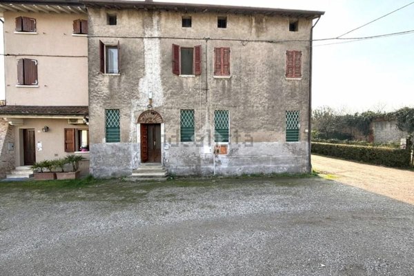 casa indipendente in vendita a Dello