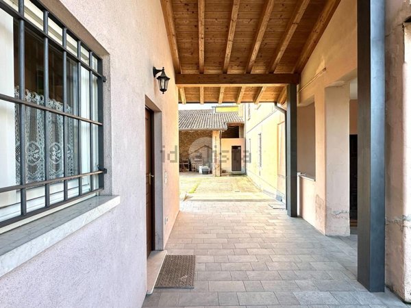 casa indipendente in vendita a Dello