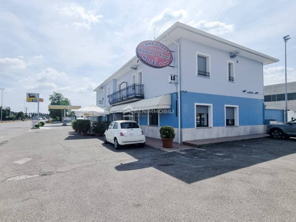 intera palazzina in vendita a Dello