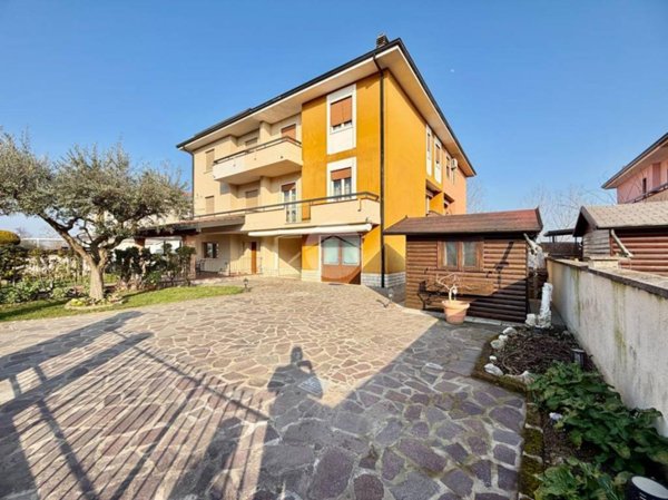 casa indipendente in vendita a Dello