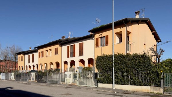 casa indipendente in vendita a Dello