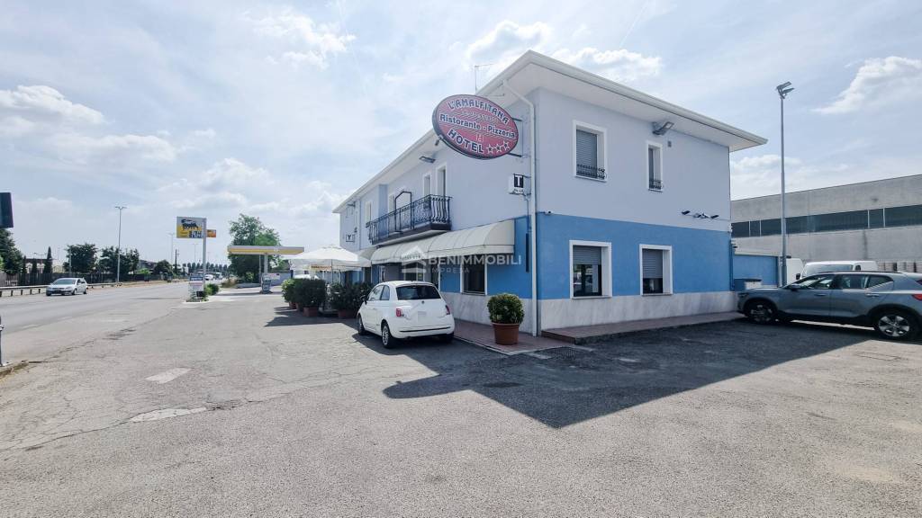 negozio in vendita a Dello