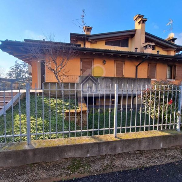 casa indipendente in vendita a Dello in zona Corticelle Pieve