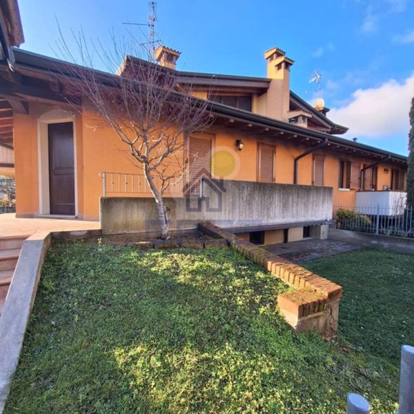 casa indipendente in vendita a Dello in zona Corticelle Pieve