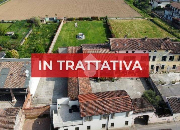 casa indipendente in vendita a Dello in zona Corticelle Pieve