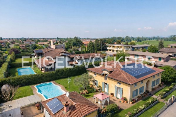 casa indipendente in vendita a Dello