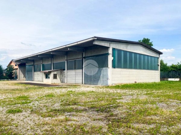 locale commerciale in vendita a Dello in zona Corticelle Pieve
