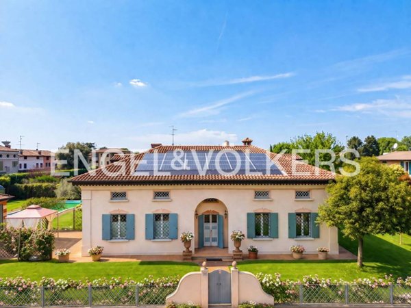 casa indipendente in vendita a Dello