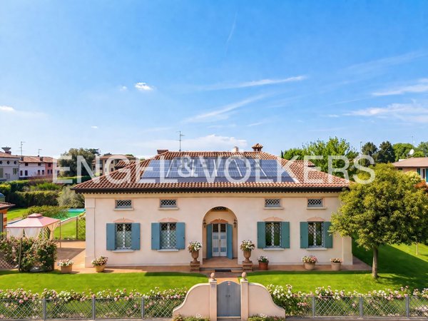 casa indipendente in vendita a Dello