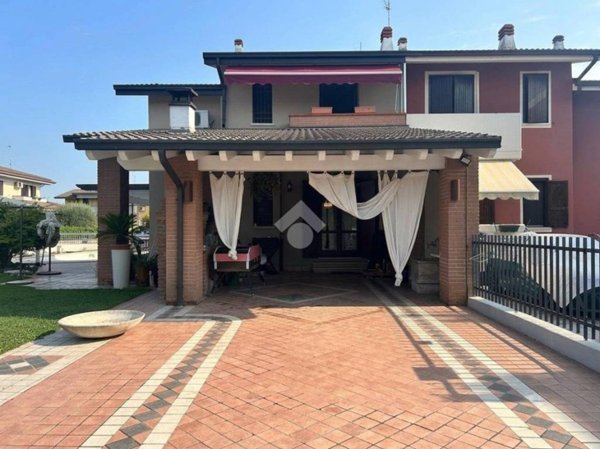 casa indipendente in vendita a Dello in zona Corticelle Pieve