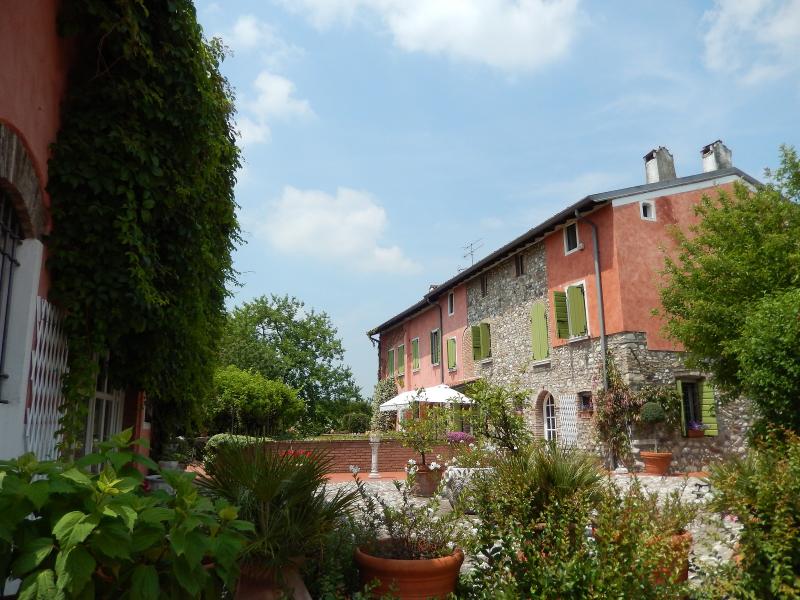 casa indipendente a Desenzano del Garda in zona San Martino della Battaglia