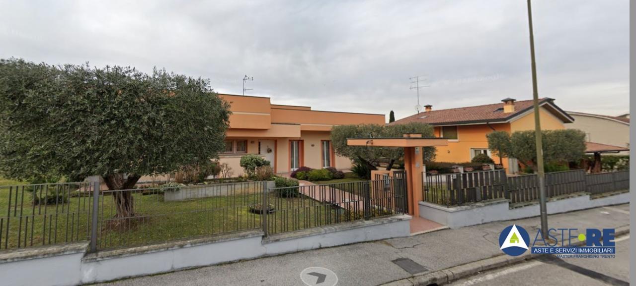 casa indipendente in vendita a Desenzano del Garda