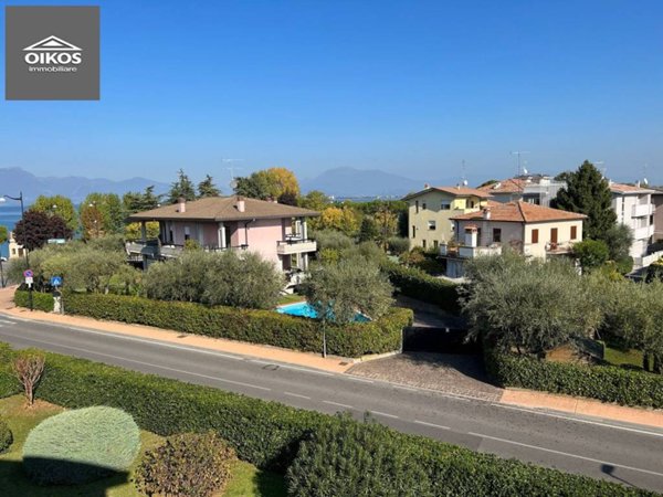 appartamento in vendita a Desenzano del Garda in zona Rivoltella