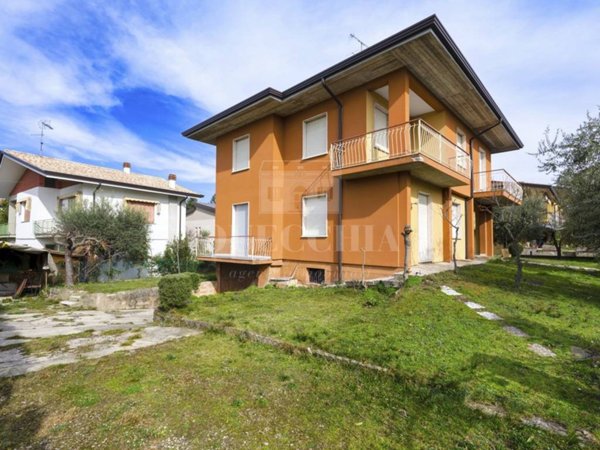 casa indipendente in vendita a Desenzano del Garda