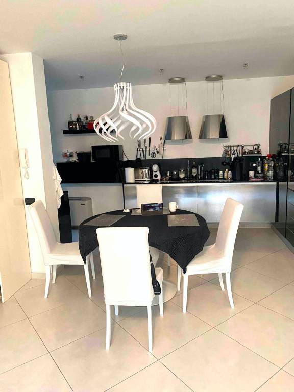 casa indipendente in vendita a Desenzano del Garda in zona Rivoltella