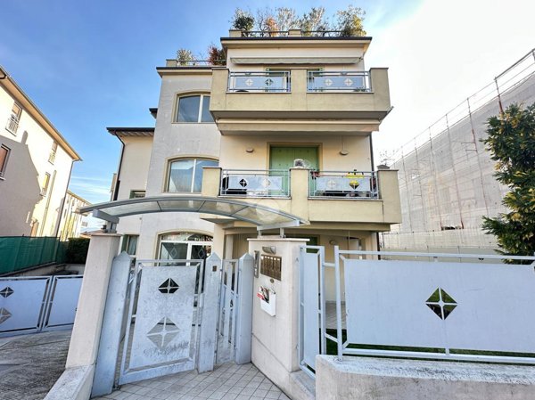 appartamento in vendita a Desenzano del Garda