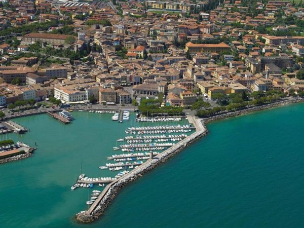 intera palazzina a Desenzano del Garda in zona San Martino della Battaglia