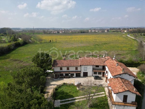 casa indipendente in vendita a Desenzano del Garda in zona Vaccarolo