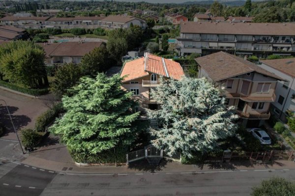 casa indipendente in vendita a Desenzano del Garda