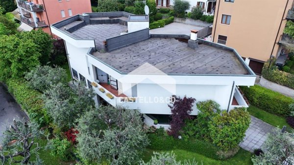 casa indipendente in vendita a Desenzano del Garda in zona Rivoltella