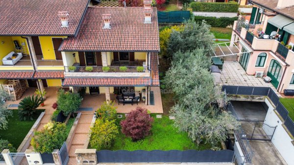casa indipendente in vendita a Desenzano del Garda