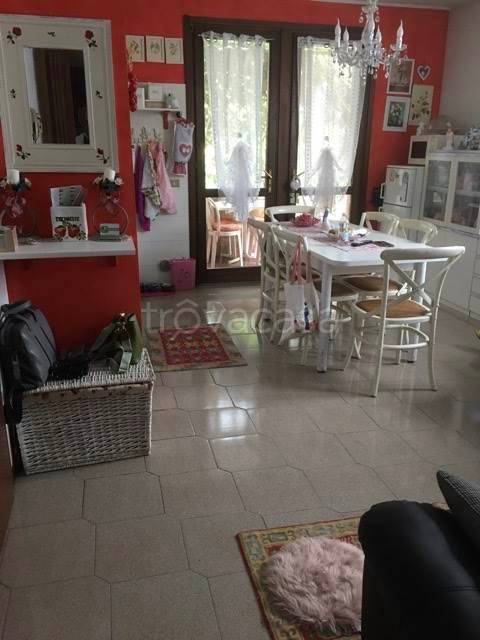 appartamento in vendita a Desenzano del Garda in zona Rivoltella