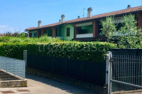 appartamento in vendita a Desenzano del Garda in zona Rivoltella