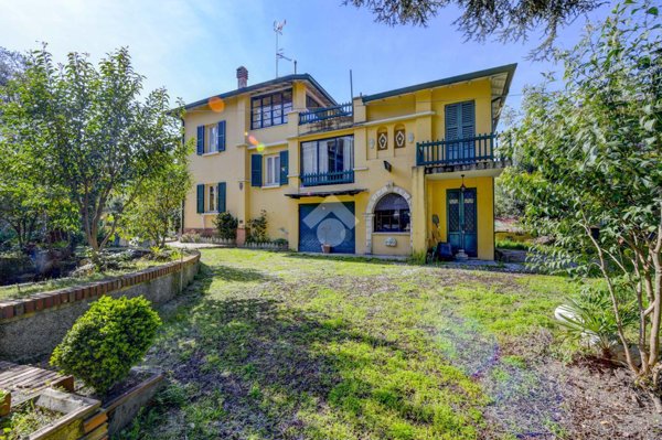 casa indipendente in vendita a Desenzano del Garda