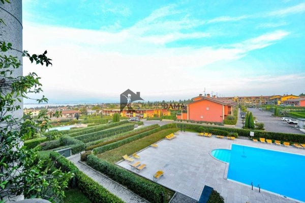 appartamento in vendita a Desenzano del Garda in zona Rivoltella