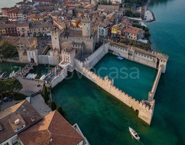 appartamento in vendita a Desenzano del Garda in zona Rivoltella