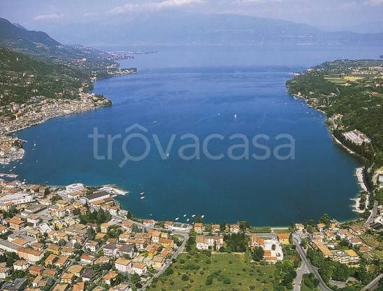 negozio in vendita a Desenzano del Garda in zona San Martino della Battaglia