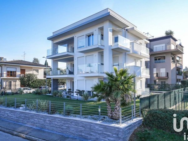 appartamento in vendita a Desenzano del Garda in zona Rivoltella