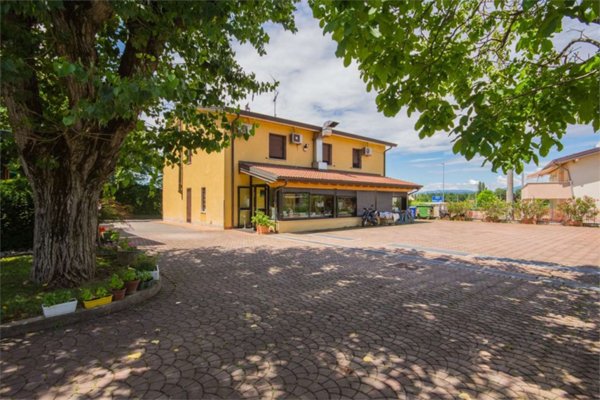 appartamento in vendita a Desenzano del Garda in zona Rivoltella