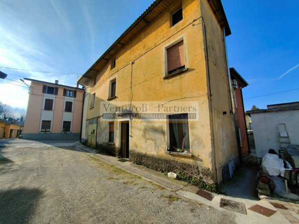 casa indipendente in vendita a Desenzano del Garda