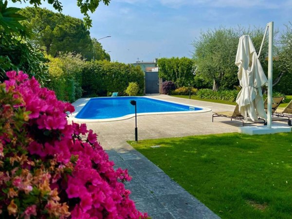 casa indipendente in vendita a Desenzano del Garda